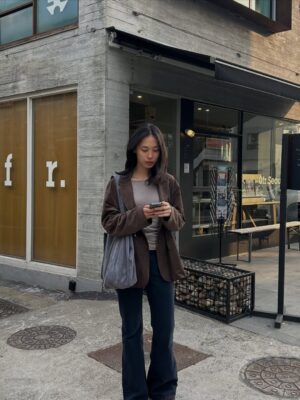 Lee Jin-ha Instagram - 어딘가 조금 이상한 여자는 아직 가을이라 우긴다 🤎