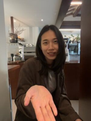 Lee Jin-ha Instagram - 어딘가 조금 이상한 여자는 아직 가을이라 우긴다 🤎