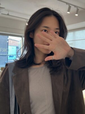 Lee Jin-ha Instagram - 어딘가 조금 이상한 여자는 아직 가을이라 우긴다 🤎