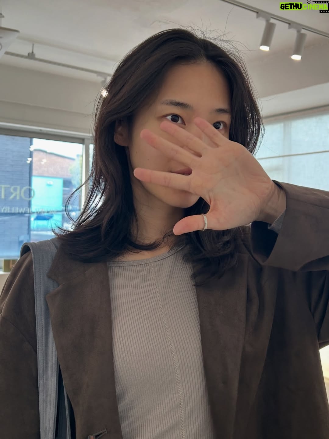 Lee Jin-ha - 6.4K Likes - 어딘가 조금 이상한 여자는 아직 가을이라 우긴다 🤎