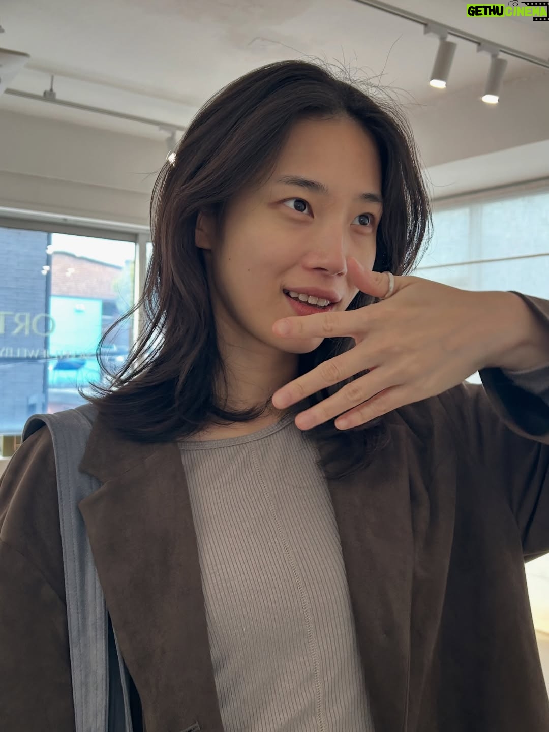 Lee Jin-ha - 6.4K Likes - 어딘가 조금 이상한 여자는 아직 가을이라 우긴다 🤎