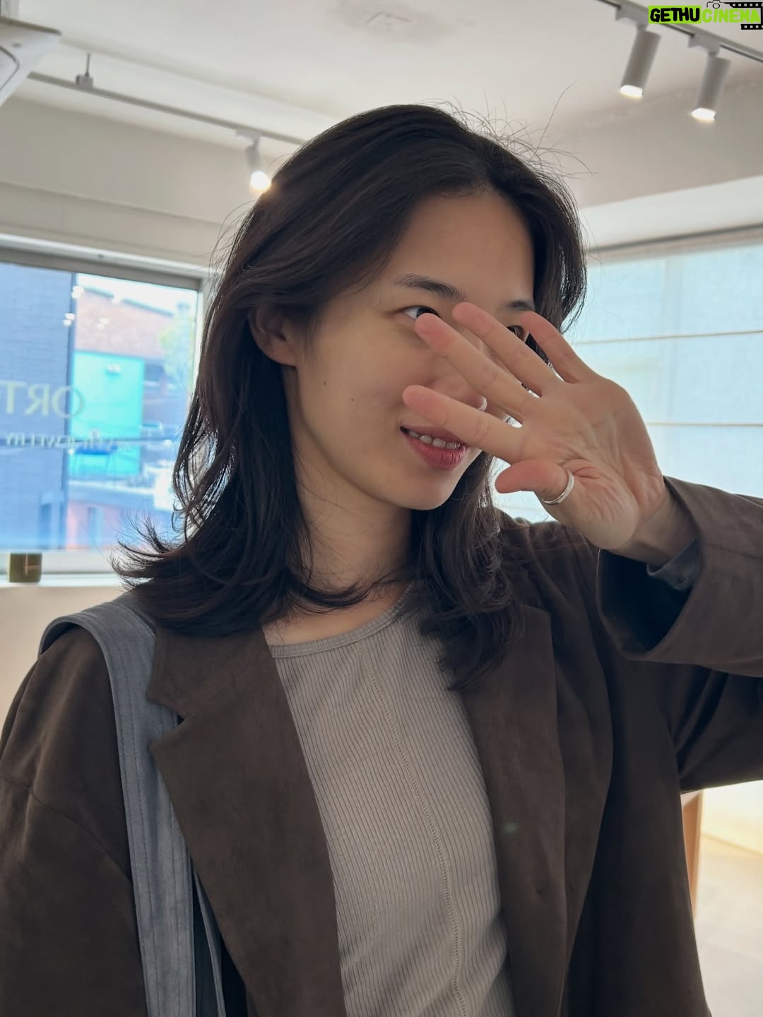 Lee Jin-ha - 6.4K Likes - 어딘가 조금 이상한 여자는 아직 가을이라 우긴다 🤎
