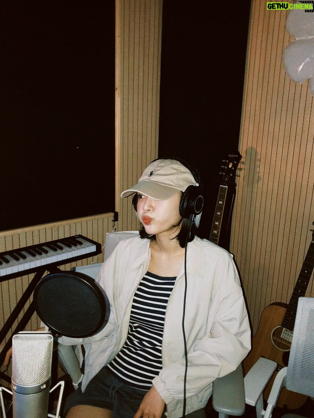 Lee Jin-sol - 3 Likes - •• 🎧 Working on my new 🎶 ••