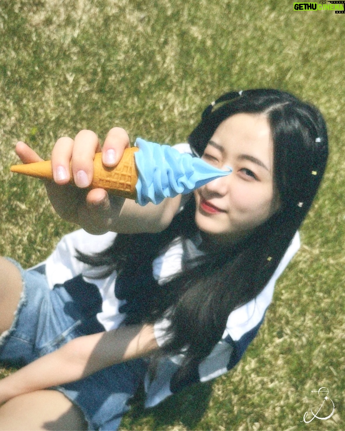 Lee Jin-sol - 3 Likes - ✋🍦📺🪩
—
JINSOL 2nd Digital EP
[MEMO-LEE’s]
—
2025.06.23 12PM (KST)