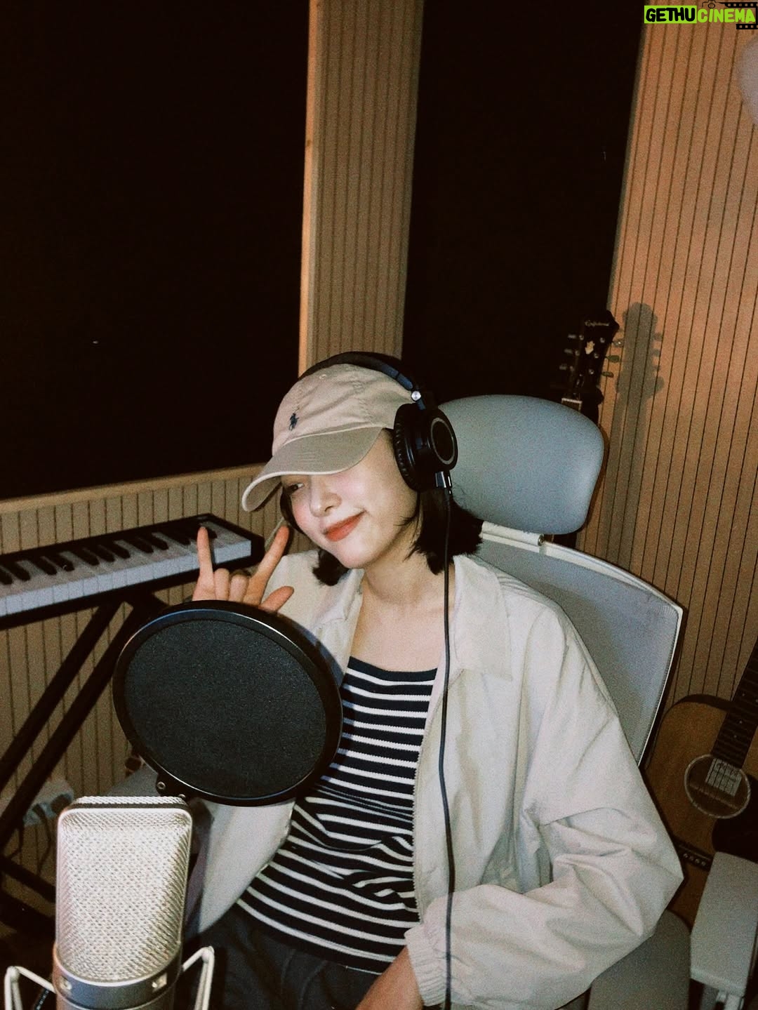 Lee Jin-sol - 3 Likes - •• 🎧 Working on my new 🎶 ••