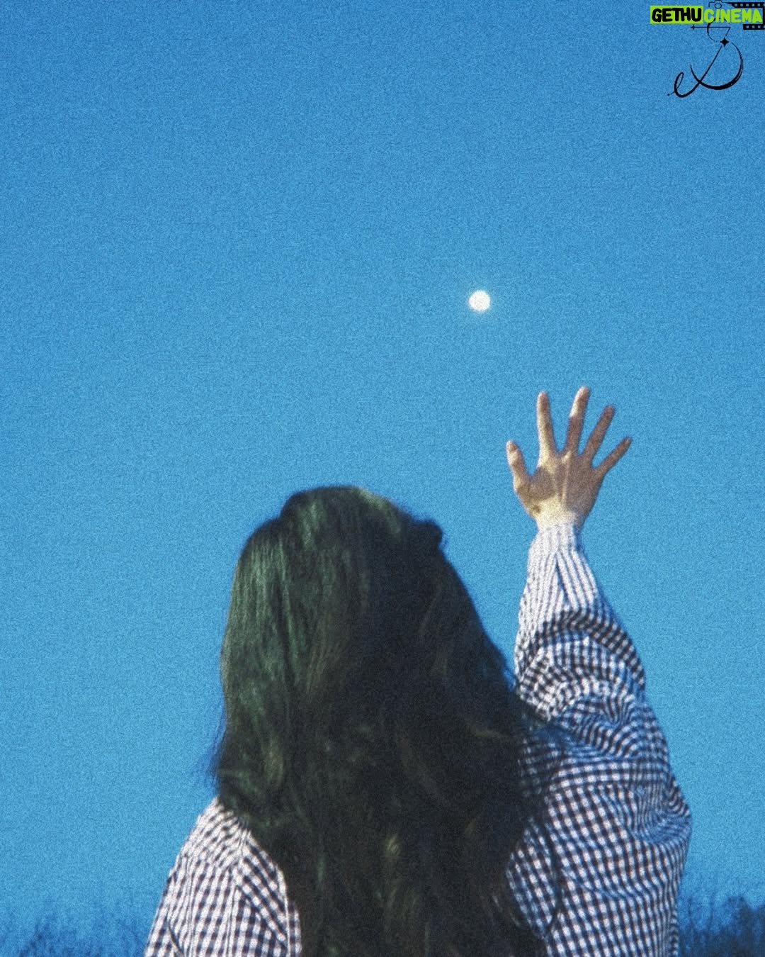 Lee Jin-sol - 3 Likes - Night’s still young🎆
—
JINSOL 2nd Digital EP
[MEMO-LEE’s]

01. High Five
—
2025.06.23 12PM (KST)