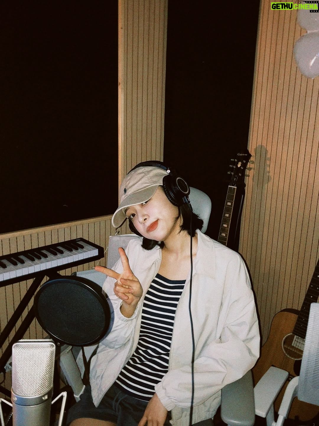 Lee Jin-sol - 3 Likes - •• 🎧 Working on my new 🎶 ••