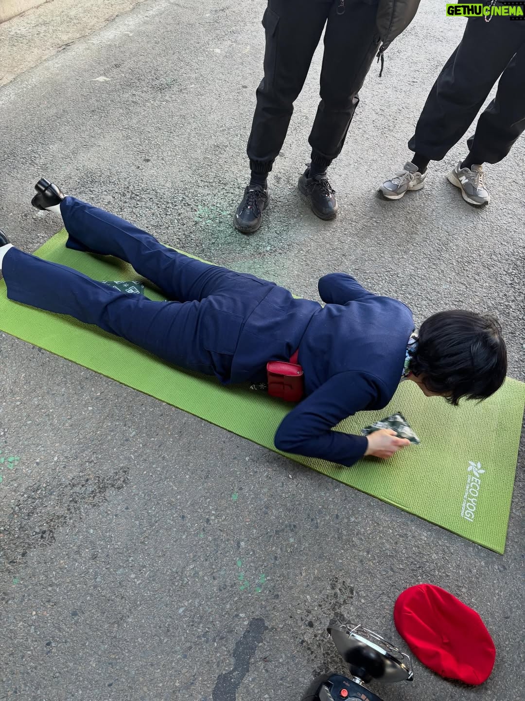 Lee Min-ji - 1.2K Likes - 사진보니 떠오르는.. 그때의 추위...
내 다리이이~~~!!! ㅠㅜㅠㅠㅜㅜㅠ
#백번의추억
