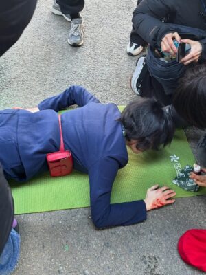 Lee Min-ji Instagram - 사진보니 떠오르는.. 그때의 추위...
내 다리이이~~~!!! ㅠㅜㅠㅠㅜㅜㅠ
#백번의추억