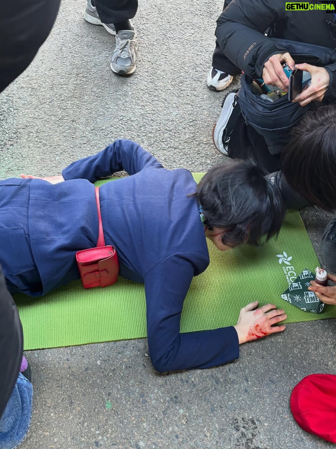 Lee Min-ji - 1.2K Likes - 사진보니 떠오르는.. 그때의 추위...
내 다리이이~~~!!! ㅠㅜㅠㅠㅜㅜㅠ
#백번의추억