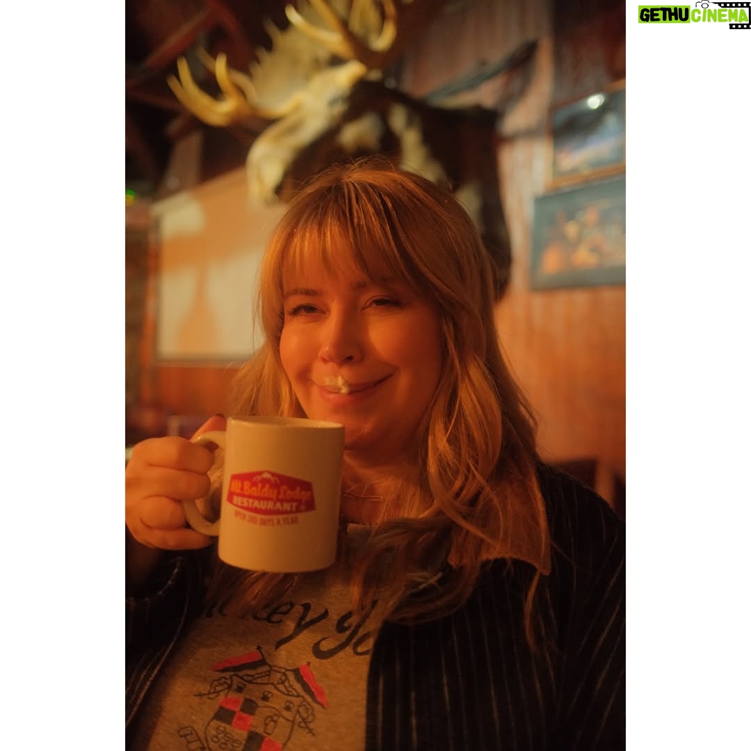 Lee Newton - 2.9K Likes - November photo dump. Baby Shower. Filmed a movie. Getting ready for bean!
