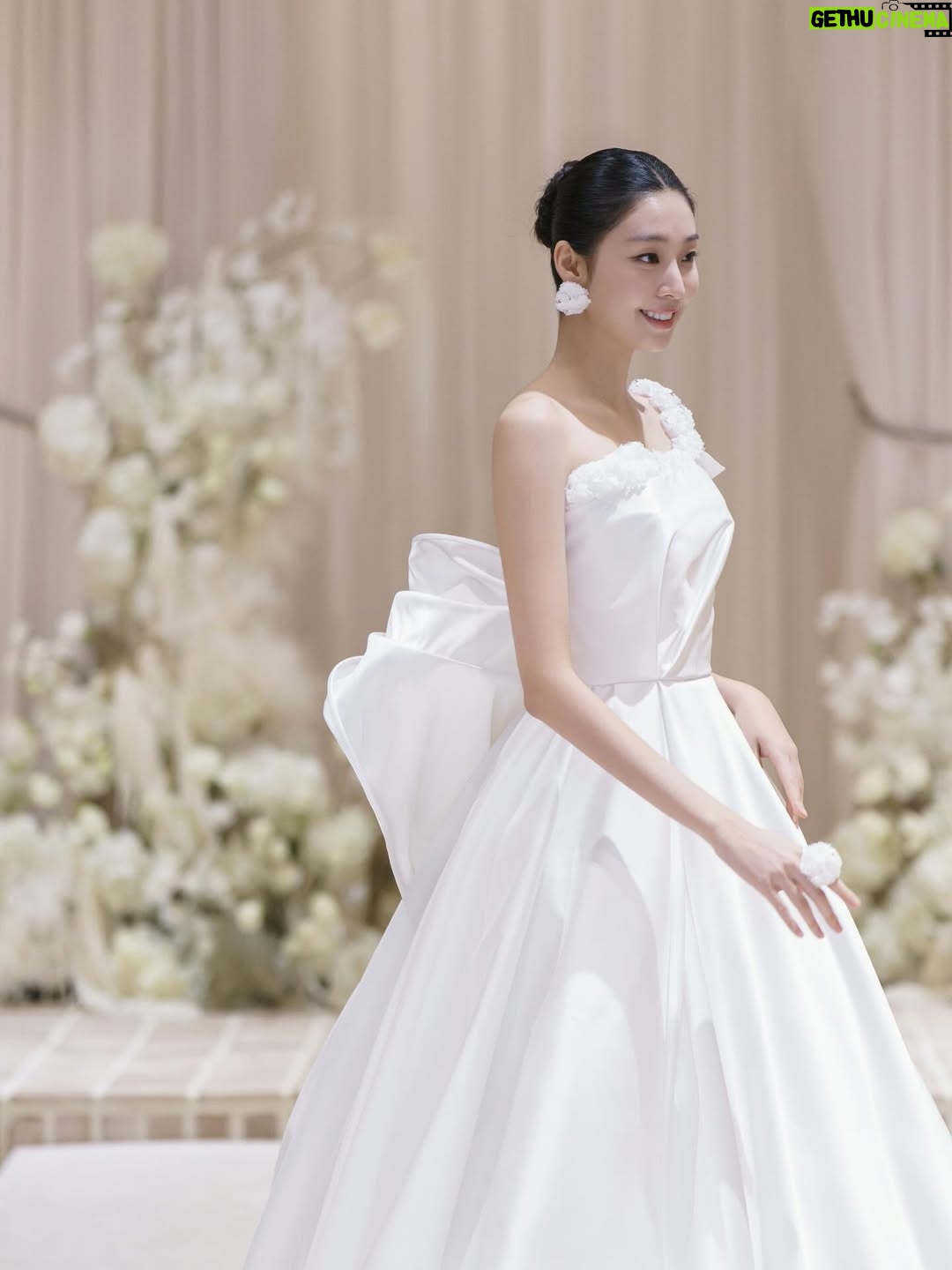 Lee Seo-bin - 1.5K Likes - 👰🏻‍♀️👰🏻‍♀️👰🏻‍♀️