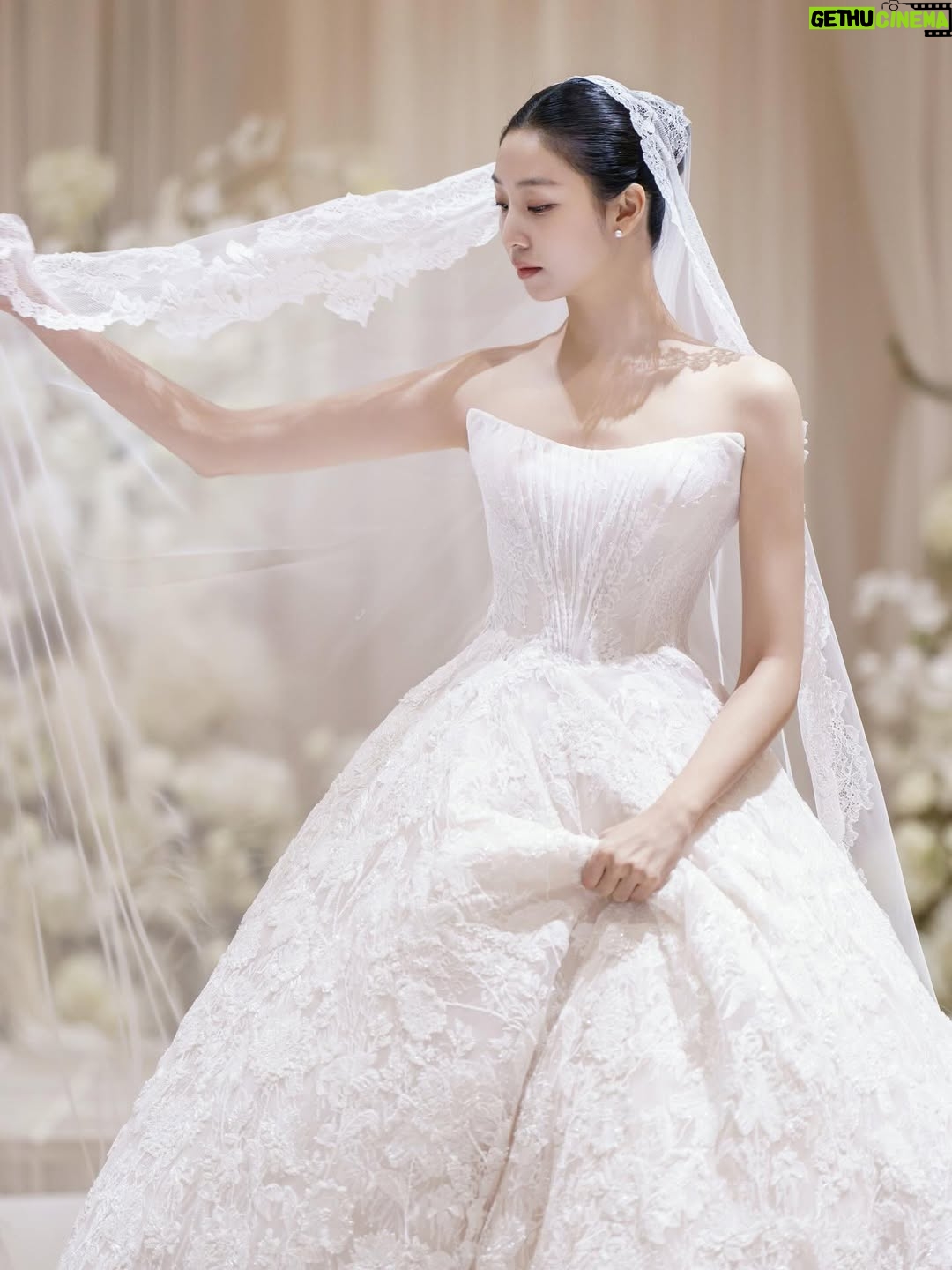 Lee Seo-bin - 1.5K Likes - 👰🏻‍♀️👰🏻‍♀️👰🏻‍♀️
