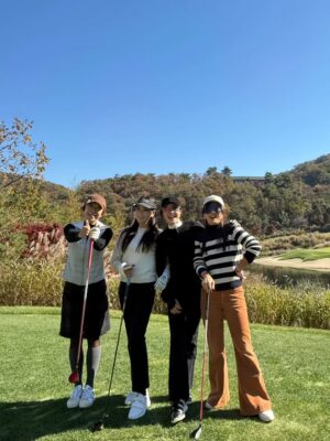 Lee So-yeon Instagram - #임진한프로님과함께 
#날씨굿 
골프는여자넷이젤잼나요ㅎ
#랑방블랑 #프로암
@lanvinblanc_kr
