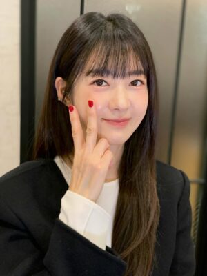 Lee Yo-won Instagram - @su.hy.un 
@seolbona 
@__sandbeige__ 
#살림남