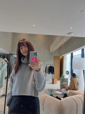 Lee Yo-won Instagram - @__sandbeige__ 
@sandbeige_seoul 
#2025fw #가을 #가을신상 #shopping