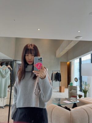 Lee Yo-won Instagram - @__sandbeige__ 
@sandbeige_seoul 
#2025fw #가을 #가을신상 #shopping