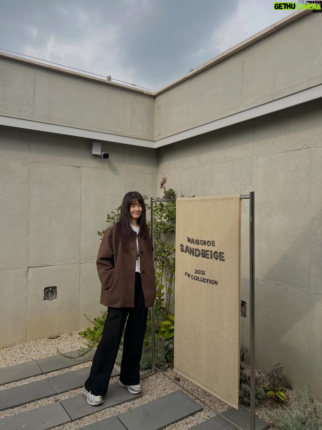 Lee Yo-won - 864 Likes - @__sandbeige__ 
@sandbeige_seoul 
#2025fw #가을 #가을신상 #shopping