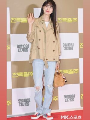 Lee Yo-won Instagram - #전력질주 #9월10일대개봉 #하석진 #이요원 #응원 #화이팅 #대박