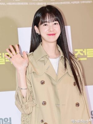 Lee Yo-won Instagram - #전력질주 #9월10일대개봉 #하석진 #이요원 #응원 #화이팅 #대박