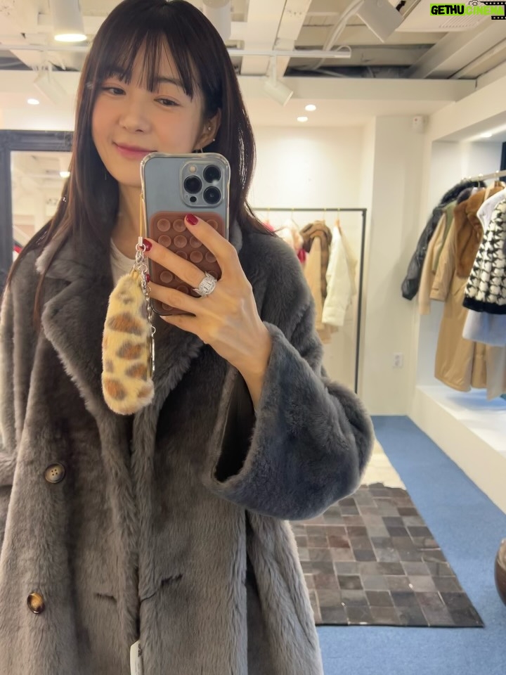 Lee Yo-won - 1.8K Likes - #winter #shopping #wintershopping 🛍️💰