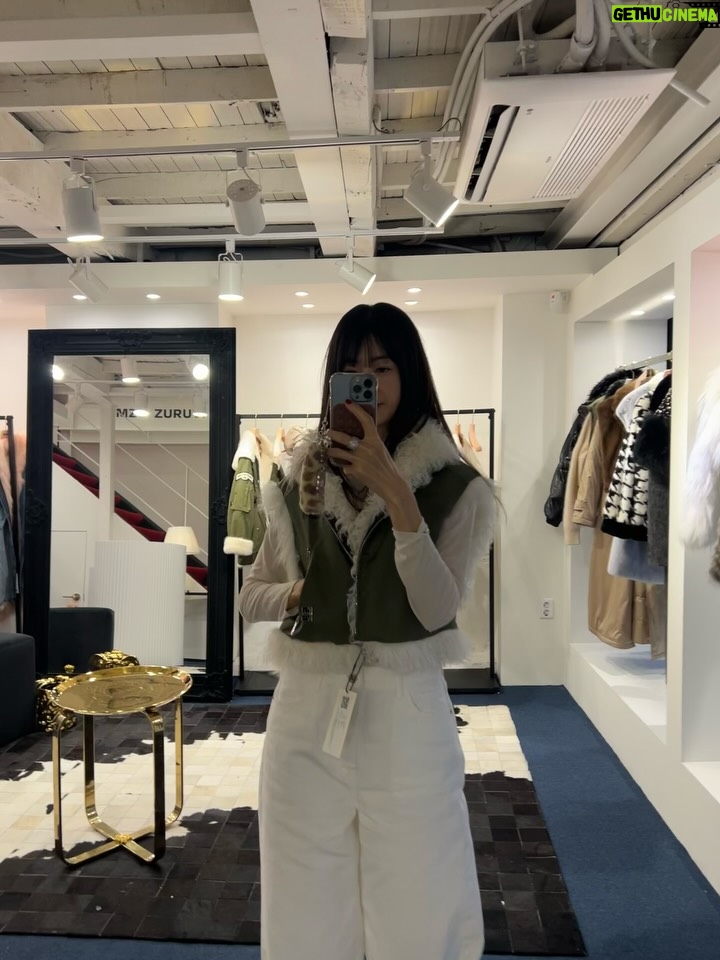 Lee Yo-won - 1.8K Likes - #winter #shopping #wintershopping 🛍️💰