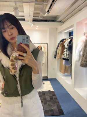 Lee Yo-won Instagram - #winter #shopping #wintershopping 🛍️💰