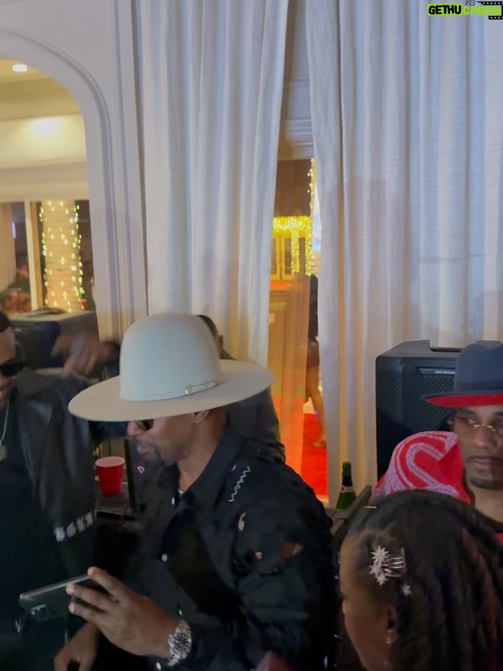 Leila Ciancaglini - 828 Likes - Jamie Foxx @iamjamiefoxx Birthday Time! With all Amazing Friends, Mario, @marioworldwide Dave Brown , @davebrownusa Jyoung MDK, @jyoungmdk Ryan Garcia  @kingryan , Tayler , Leila Ciancaglini, Tracey Buckner, Rafi @rafi_anteby etc