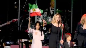 Leila Forouhar Instagram - :

درود بر مردم ایران؛
بر این شهامت، استقامت و جسارت ملی،
بر این همبستگی و باهم‌بودنِ روزهای اخیر.
بی‌تردید پیروزی از آنِ شماست
و ایران را به دست خود آزاد خواهید کرد🌹✌️🙏