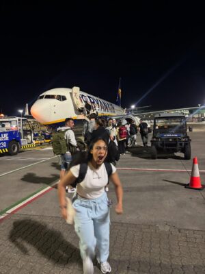 Leila Khan Instagram - There’s nothing cool about the way I jumped but I’m terrified of heights and facing your fears is for the coolest of kids 

Side notes: 
• travel chess is the best purchase I’ve made all year 
• Spain is awesome 
• fish look like aliens