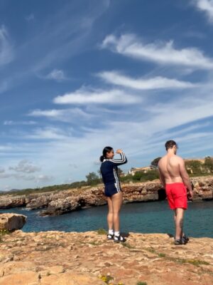 Leila Khan Instagram - There’s nothing cool about the way I jumped but I’m terrified of heights and facing your fears is for the coolest of kids 

Side notes: 
• travel chess is the best purchase I’ve made all year 
• Spain is awesome 
• fish look like aliens