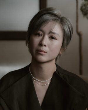 Leila Tong Instagram - 這是一場夢嗎？ 
當年隔著電視屏幕欣賞的妳 — 唐寧
許多年後的今天 出現在我鏡頭裡的妳 — 江麗娜。
.
細看妳的面容 那微彎的雙眸藏著歲月裡不饒的光芒
總是上揚的唇角 是散發予心底那柔軟且溫暖的普照
人生中有裂縫時不可逢 容許光 用它的方式滲進心底
照耀了別人的同時 也照亮了自己 
.
闊別了那年1986的紅豆 
或許從《縱橫四海》的開端 並是意味著人生中的契機 
有時 我們也要容許自己重新啟程的時候 
將歷練化作養份 從五味人生中編織
與過去及對將來的憧憬 譜出屬於江麗娜的人生。
/
Photographer @gavinyim.photo 
Makeup @debbylmakeup 
Stylist @soulyou_style @_scatherineso 
Jewellery @sia.jewelry 
She @leilakong1205 
Venue @thecorebase