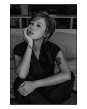 Leila Tong Instagram - 這是一場夢嗎？ 
當年隔著電視屏幕欣賞的妳 — 唐寧
許多年後的今天 出現在我鏡頭裡的妳 — 江麗娜。
.
細看妳的面容 那微彎的雙眸藏著歲月裡不饒的光芒
總是上揚的唇角 是散發予心底那柔軟且溫暖的普照
人生中有裂縫時不可逢 容許光 用它的方式滲進心底
照耀了別人的同時 也照亮了自己 
.
闊別了那年1986的紅豆 
或許從《縱橫四海》的開端 並是意味著人生中的契機 
有時 我們也要容許自己重新啟程的時候 
將歷練化作養份 從五味人生中編織
與過去及對將來的憧憬 譜出屬於江麗娜的人生。
/
Photographer @gavinyim.photo 
Makeup @debbylmakeup 
Stylist @soulyou_style @_scatherineso 
Jewellery @sia.jewelry 
She @leilakong1205 
Venue @thecorebase
