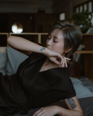 Leila Tong Instagram - 這是一場夢嗎？ 
當年隔著電視屏幕欣賞的妳 — 唐寧
許多年後的今天 出現在我鏡頭裡的妳 — 江麗娜。
.
細看妳的面容 那微彎的雙眸藏著歲月裡不饒的光芒
總是上揚的唇角 是散發予心底那柔軟且溫暖的普照
人生中有裂縫時不可逢 容許光 用它的方式滲進心底
照耀了別人的同時 也照亮了自己 
.
闊別了那年1986的紅豆 
或許從《縱橫四海》的開端 並是意味著人生中的契機 
有時 我們也要容許自己重新啟程的時候 
將歷練化作養份 從五味人生中編織
與過去及對將來的憧憬 譜出屬於江麗娜的人生。
/
Photographer @gavinyim.photo 
Makeup @debbylmakeup 
Stylist @soulyou_style @_scatherineso 
Jewellery @sia.jewelry 
She @leilakong1205 
Venue @thecorebase