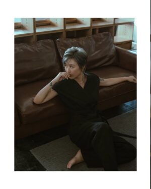 Leila Tong Instagram - 這是一場夢嗎？ 
當年隔著電視屏幕欣賞的妳 — 唐寧
許多年後的今天 出現在我鏡頭裡的妳 — 江麗娜。
.
細看妳的面容 那微彎的雙眸藏著歲月裡不饒的光芒
總是上揚的唇角 是散發予心底那柔軟且溫暖的普照
人生中有裂縫時不可逢 容許光 用它的方式滲進心底
照耀了別人的同時 也照亮了自己 
.
闊別了那年1986的紅豆 
或許從《縱橫四海》的開端 並是意味著人生中的契機 
有時 我們也要容許自己重新啟程的時候 
將歷練化作養份 從五味人生中編織
與過去及對將來的憧憬 譜出屬於江麗娜的人生。
/
Photographer @gavinyim.photo 
Makeup @debbylmakeup 
Stylist @soulyou_style @_scatherineso 
Jewellery @sia.jewelry 
She @leilakong1205 
Venue @thecorebase