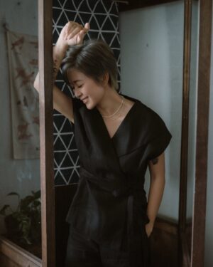 Leila Tong Instagram - 這是一場夢嗎？ 
當年隔著電視屏幕欣賞的妳 — 唐寧
許多年後的今天 出現在我鏡頭裡的妳 — 江麗娜。
.
細看妳的面容 那微彎的雙眸藏著歲月裡不饒的光芒
總是上揚的唇角 是散發予心底那柔軟且溫暖的普照
人生中有裂縫時不可逢 容許光 用它的方式滲進心底
照耀了別人的同時 也照亮了自己 
.
闊別了那年1986的紅豆 
或許從《縱橫四海》的開端 並是意味著人生中的契機 
有時 我們也要容許自己重新啟程的時候 
將歷練化作養份 從五味人生中編織
與過去及對將來的憧憬 譜出屬於江麗娜的人生。
/
Photographer @gavinyim.photo 
Makeup @debbylmakeup 
Stylist @soulyou_style @_scatherineso 
Jewellery @sia.jewelry 
She @leilakong1205 
Venue @thecorebase