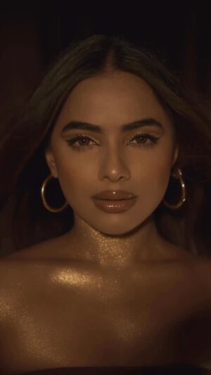 Leisha Patidar Instagram - Painted in gold✨
Episode 3 of Kylie makeup look recreation✨🥂
(Kylie look,makeup, recreation)