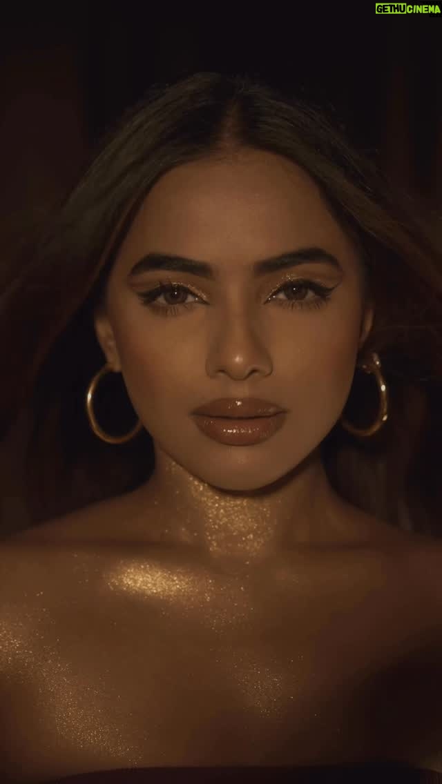 Leisha Patidar - 48.3K Likes - Painted in gold✨

Episode 3 of Kylie makeup look recreation✨🥂

(Kylie look,makeup, recreation)