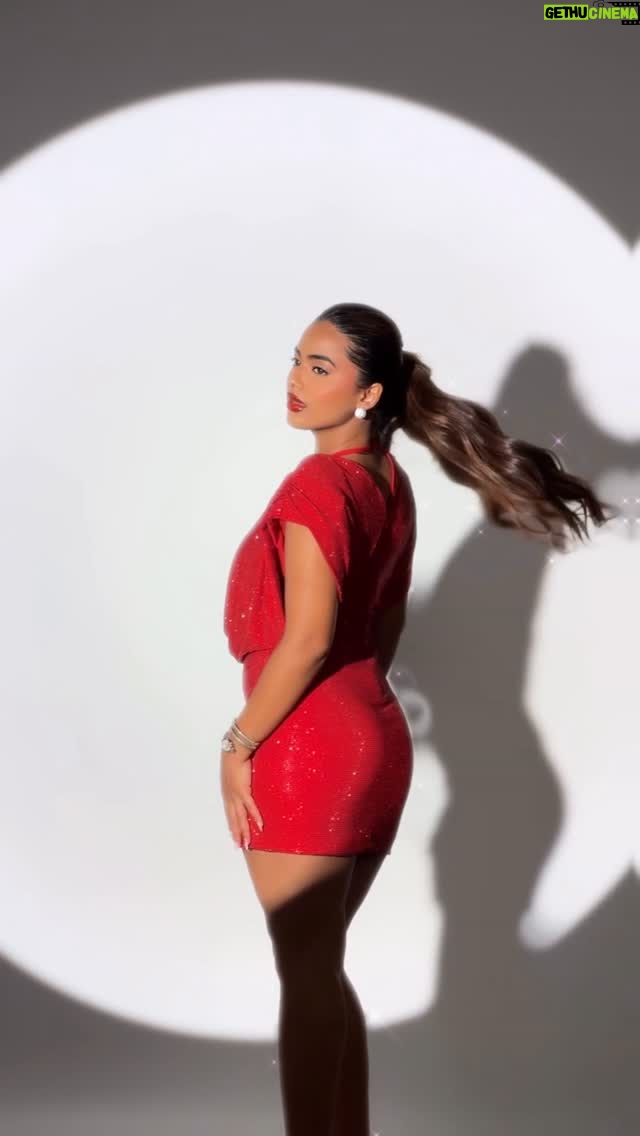Leisha Patidar - 28.7K Likes - Christmas Outfit Inspo🎄❤️✨

1 Dress - @zara 
2 Dress - @elenthelabel 
3 Dress - @zara
