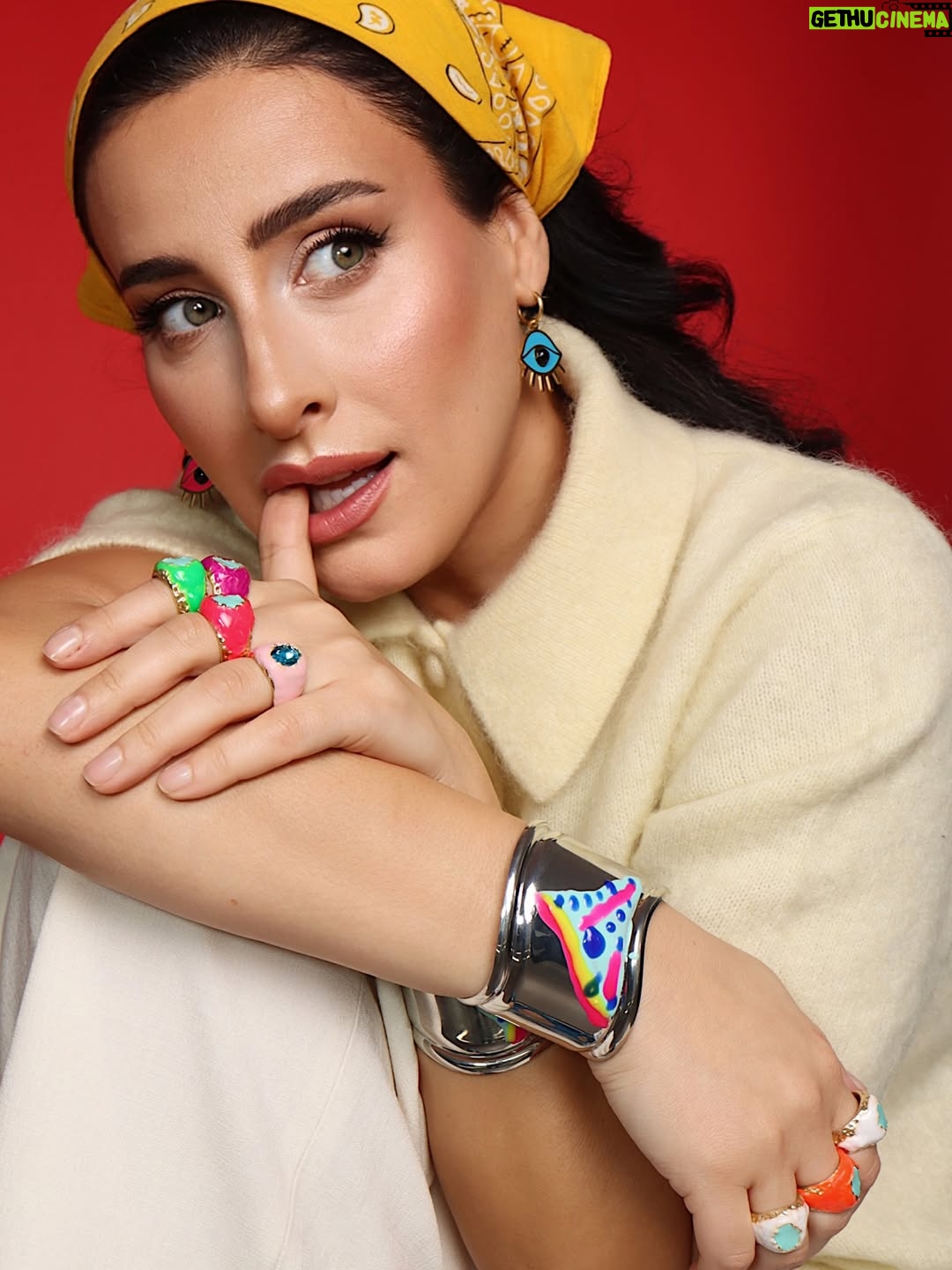 Lela Meburishvili - 0.9K Likes - BIZU Collection ⚜️

Makeup - @parulava_a 
Hairstyles- @lukamkho