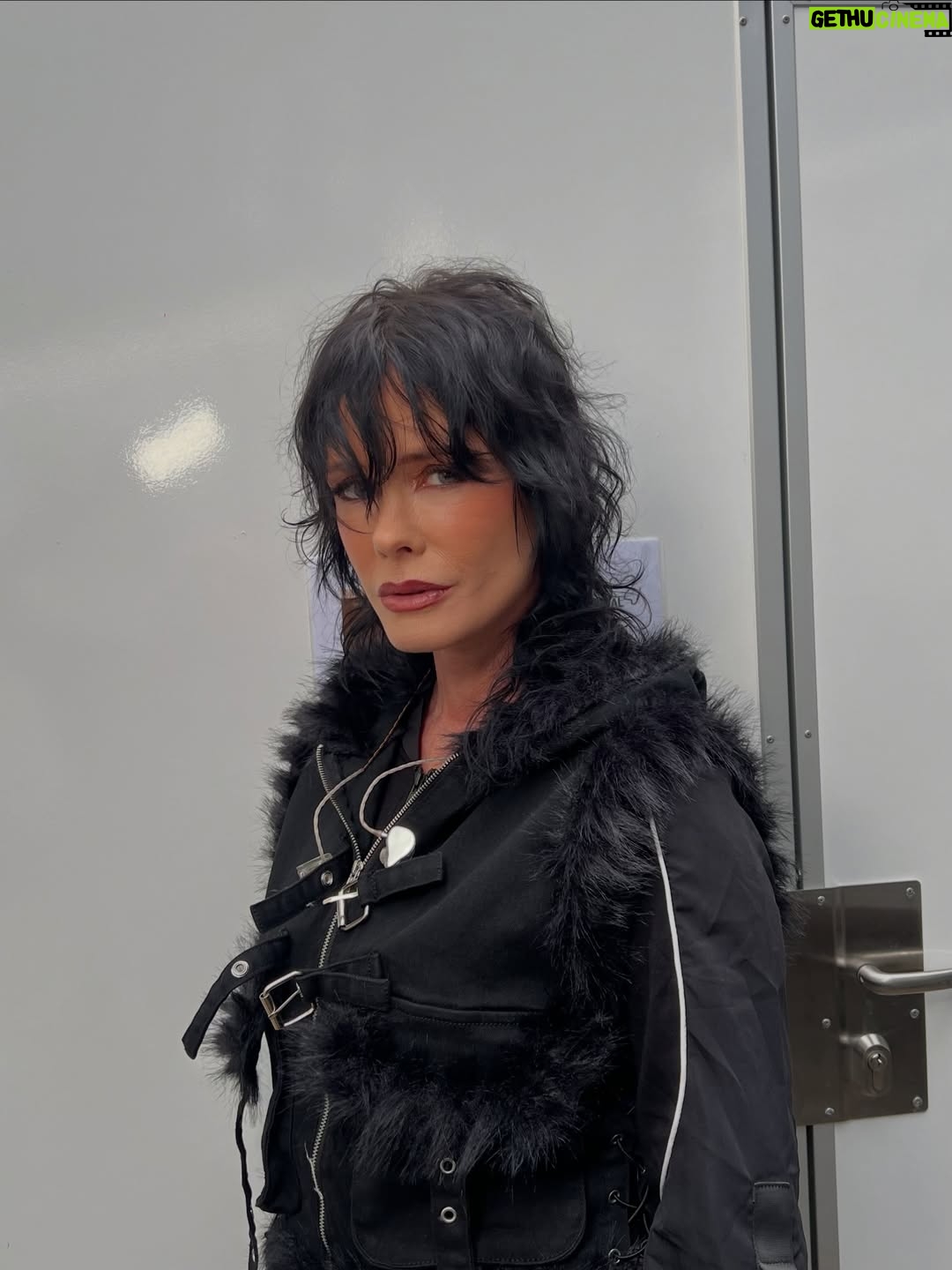 Lene Nystrøm - 1.2K Likes - 2025 aqua glam recap !!

makeup and hair by sigu