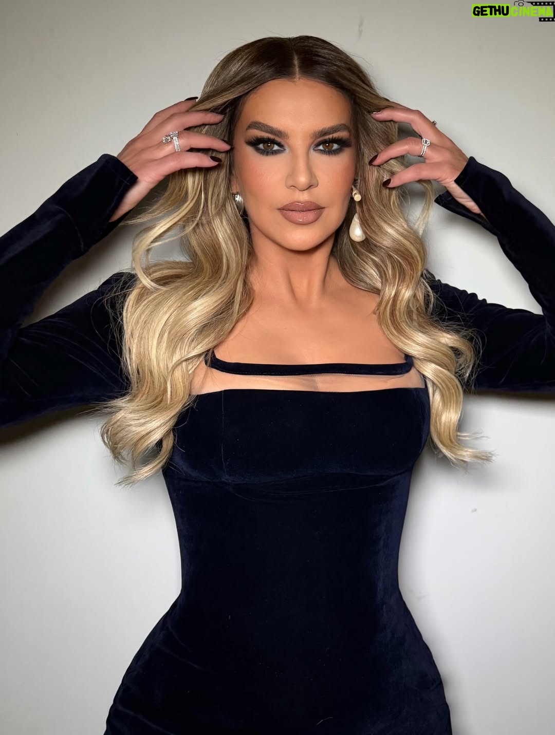 Leonora Jakupi - 19.2K Likes - Llenkiii sonte nje 💣si ne look ashtu dhe me komente #MAKEUPbyStudioArber
