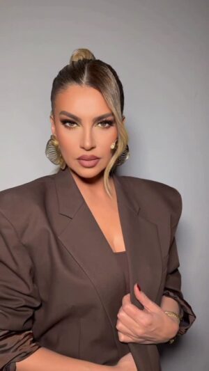 Leonora Jakupi Instagram - Sonteeee 🔥
