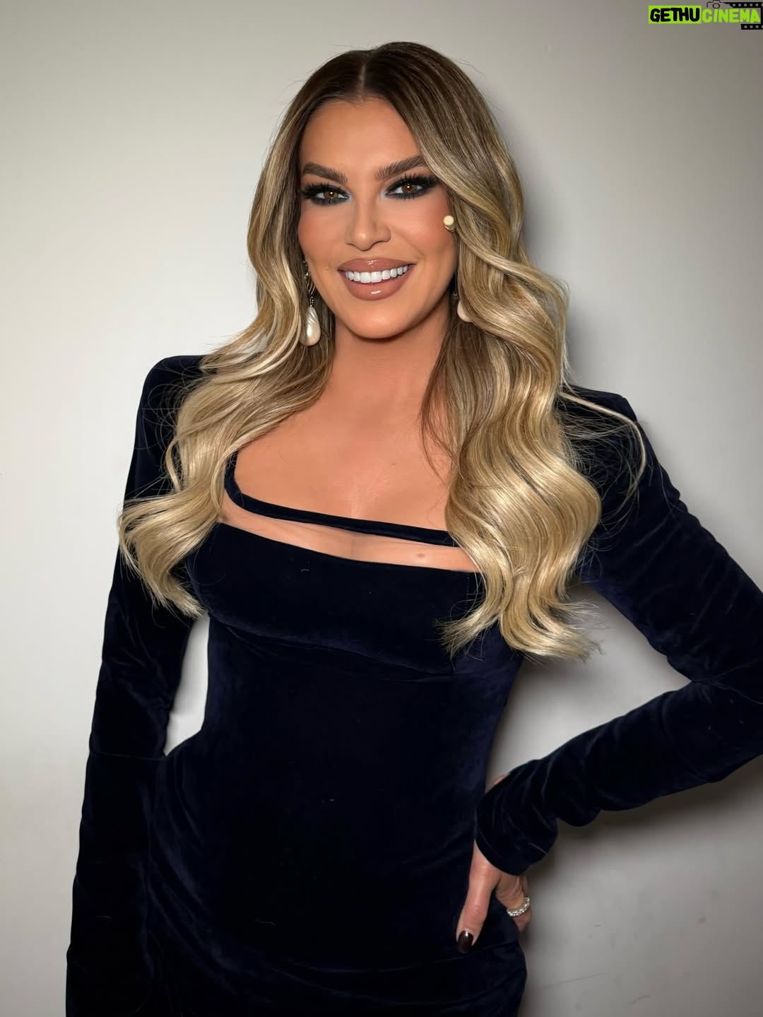 Leonora Jakupi - 19.2K Likes - Llenkiii sonte nje 💣si ne look ashtu dhe me komente #MAKEUPbyStudioArber