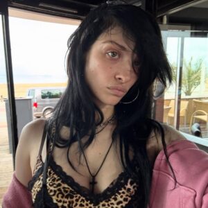 Lera Abova Instagram - wer zu viele erinnerungen mit sich trägt, lässt keinen platz für träume,du opfer