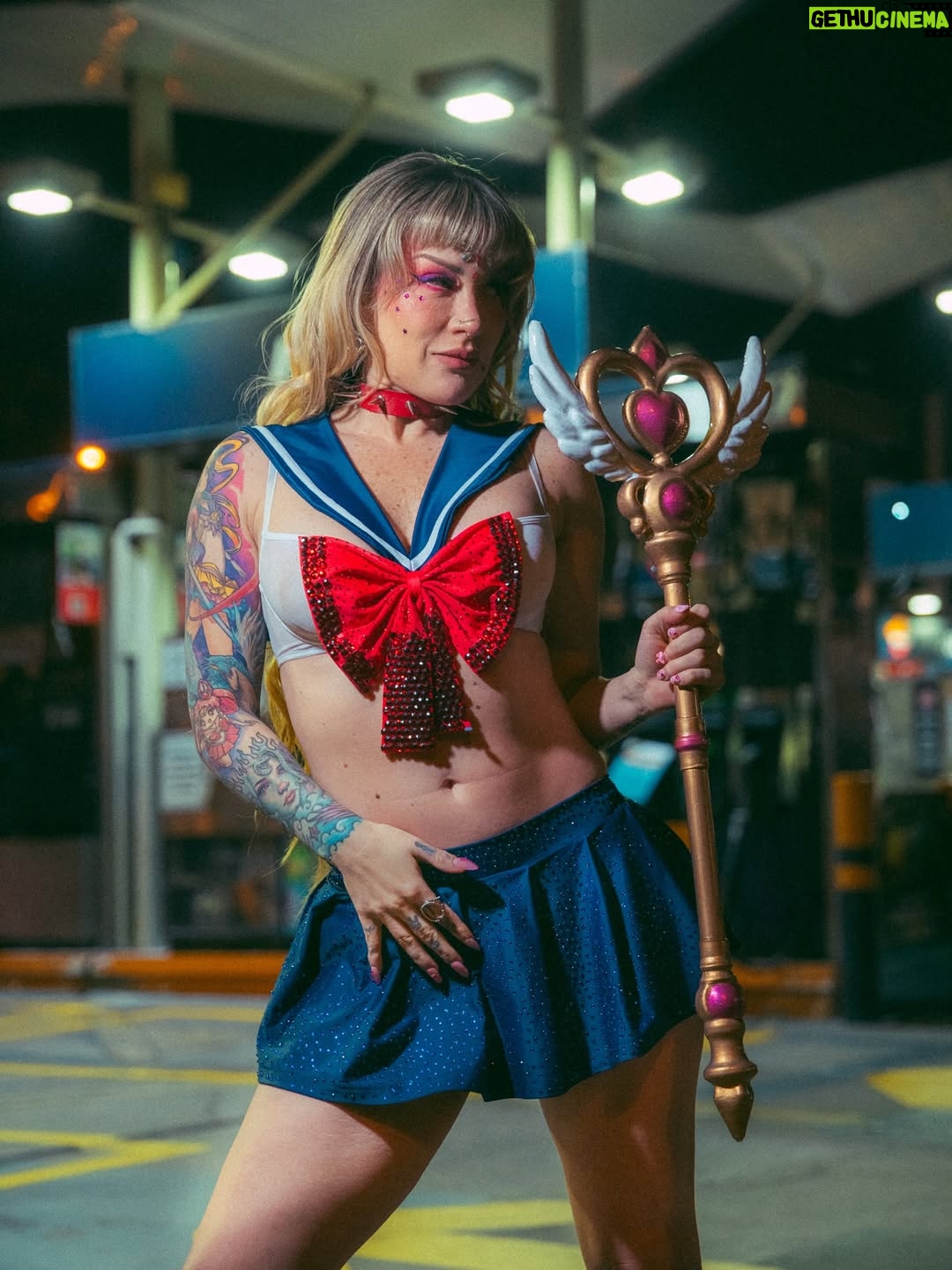 Leslie Shaw - 9.5K Likes - Te castigarémos en el nombre de LAS ANGURRIENTAS ✨💕🌙