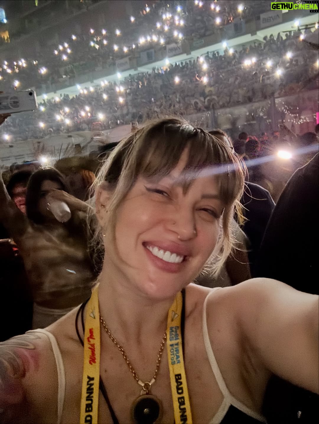 Leslie Shaw - 22.6K Likes - Hoy fui a ver al conejo malo ✨🎶🐰 eh eh eh eh ! Chúpate esa envidiosa lalalalalala !!!