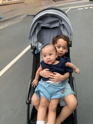 Lesti Kejora Instagram - Terakhir kesini abang masih belum bisa jalan, sekarang abang uda bisa bawa adik LESHIA sama adik UTUN nya kesini lagiš¤
#AllahummaBaarik