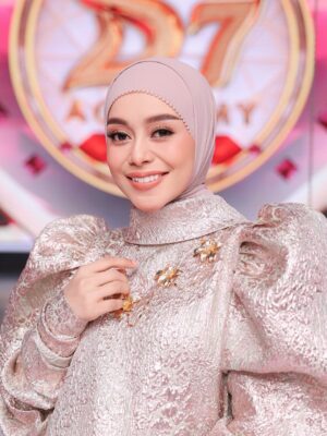 Lesti Kejora Instagram - Jangan lupa saksikan DangdutAcademy malam ini @indosiar
@erniaredberry
@redberrywedding