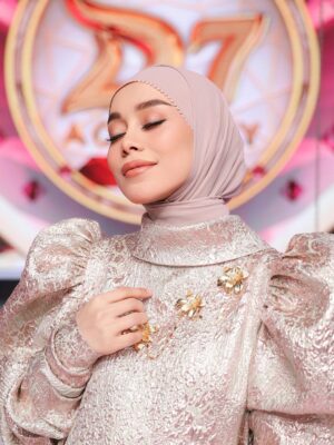 Lesti Kejora Instagram - Jangan lupa saksikan DangdutAcademy malam ini @indosiar
@erniaredberry
@redberrywedding